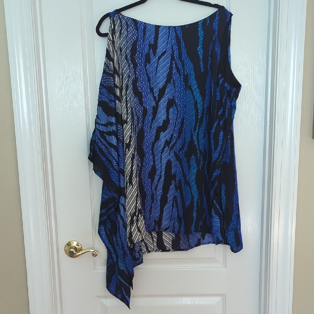 NWOT Vanessa Williams XL Blue and Black Asymmetrical Top